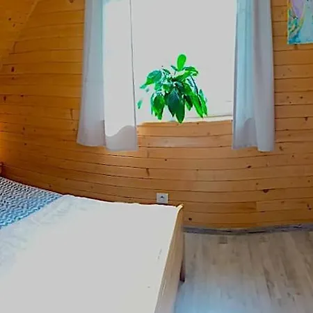 - Stajnia Bursztynowa بيت خشبي